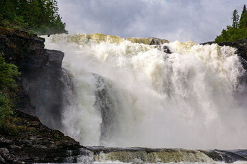 Der Wasserfall Tännforsen ist einer der mächtigsten Wasserfälle Schwedens