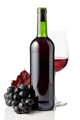 Obraz premium Red wine and blue grapes are isolated on white.