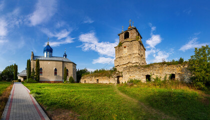 Obraz premium Ruins of the old monastery in the city of Satanov.