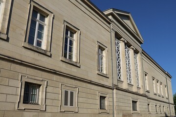 Fototapeta na wymiar Le palais de justice, vue de l'extérieur, ville de Périgueux, département de la Dordogne, France