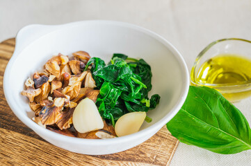 やわらかい味の基本のバジルソースの材料