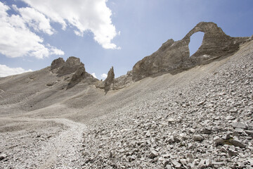 randonnée en altitude autour de l'Aiguille percée dans le massif de la Haute tarentaise dans le parc de la Vanoise dans les Alpes en France en été