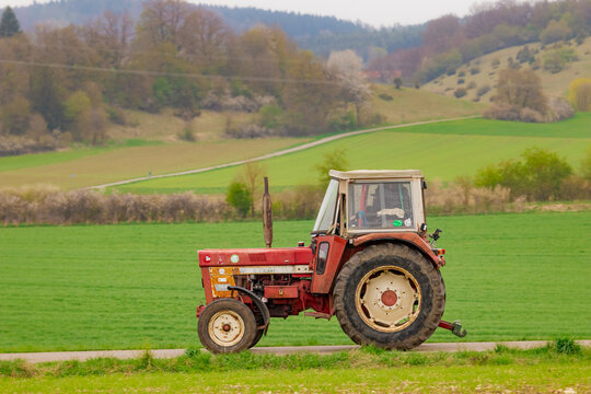 IHC International Harvester 744 oldtimer vintage agricultural tractor