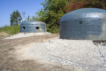Stalowe kopuły poniemieckich bunkrów - częsty widok w okolicach Międzyrzecza