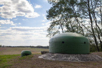 Pojezierze lubuskie w okolicach Międzyrzecza obfitujące w powojenne poniemieckie bunkry stanowiące atrakcję turystyczną i historyczną 