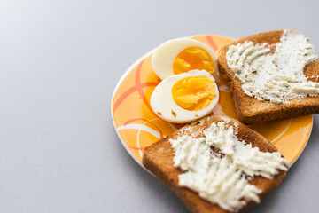eggs toasted with cheese at home