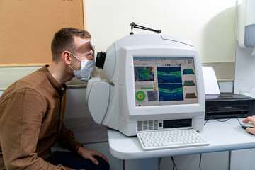 Fototapeta na wymiar Eye vision examnination with new technologies. Ophtalmology eyesight diagnostic.