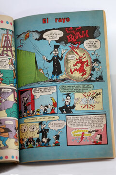 Walt Disney's Goofy cartoon. Goffy science teacher. Magazine with illustrations of Walt Disney. Reading for children Bullet stories Magazine from the 80's. Mickey&acute;s Mouse friend.