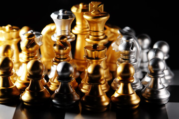 Naklejka premium Close up of golden and silver chess piece