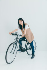 笑顔で自転車にまたがる女性　bicycle