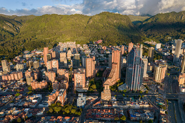 Paisaje urbano de la ciudad de Bogotá, Colombia, ubicada en sur américa.