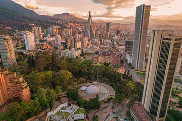 Paisaje urbano de la ciudad de Bogotá, Colombia, ubicada en sur américa.