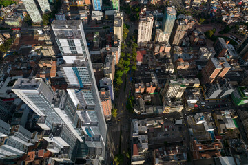 Naklejka premium Paisaje urbano de la ciudad de Bogotá, Colombia, ubicada en sur américa.