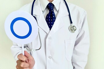 許可する男性医療従事者 OK・丸