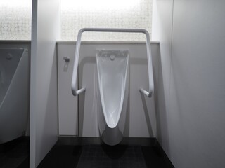 男子トイレの小便器