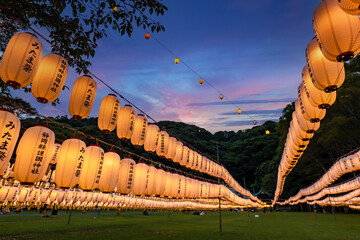 毎年8月に靜岡縣護國神社で行われる万灯みたま祭