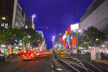 北海道札幌市のすすきの南4西5交差点から見た、すすきの交差点方向の歓楽街の夜景
