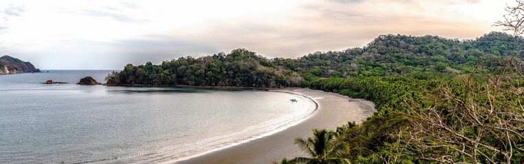 Fototapeta na wymiar Pacific Cost Lonely Beach in Costa Rica Guanacaste