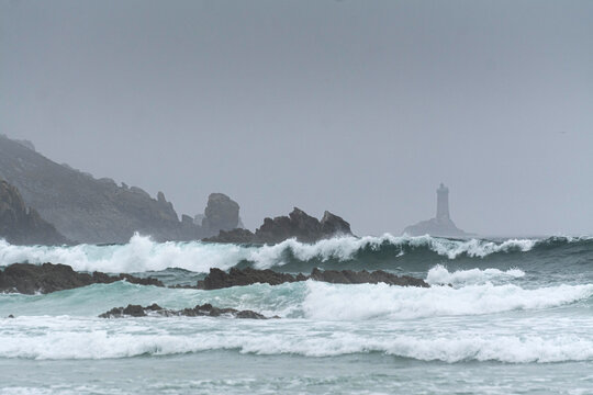 temp&ecirc;te dans la baie des tr&eacute;pass&eacute;s &agrave; la pointe du raz