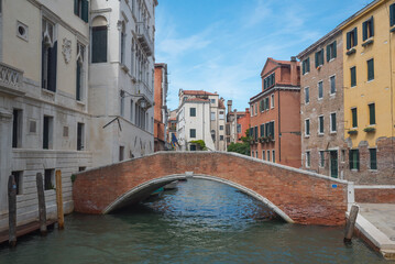 Fototapeta na wymiar Venice, Italy. Beautiful tourist destination. Romantic scenery - European island.