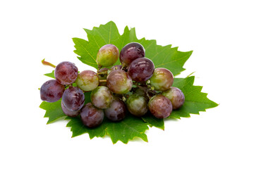 Roter Weintrauben isoliert auf weißen Hintergrund