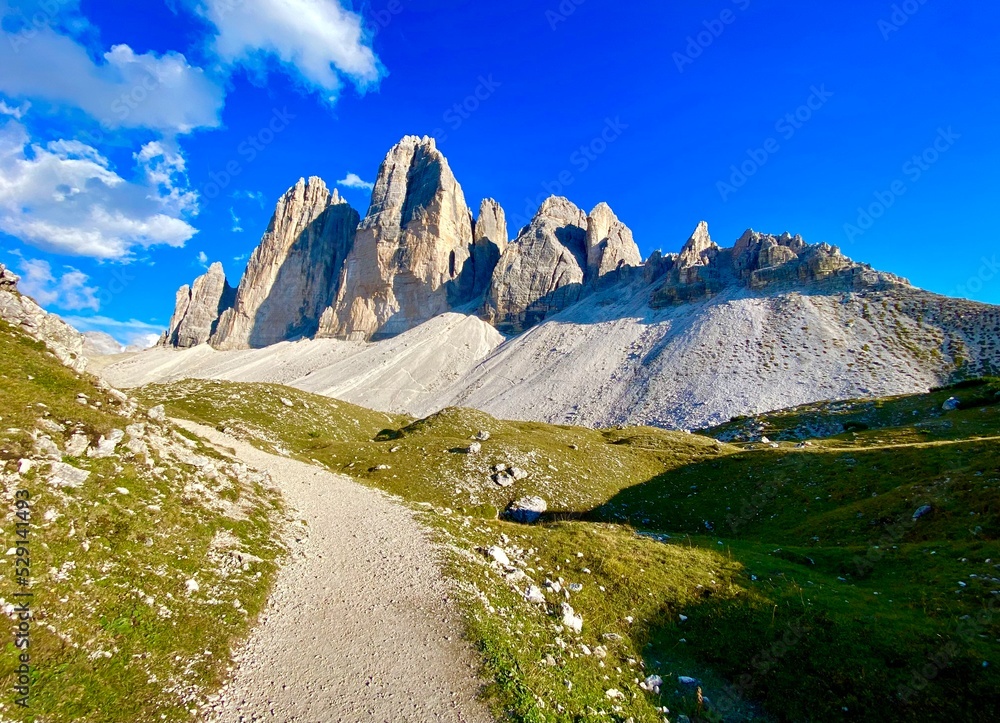 Wall mural Tre Cime di Lavaredo hiking trail in the Italian Alps