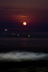 Levée de lune sur la mer