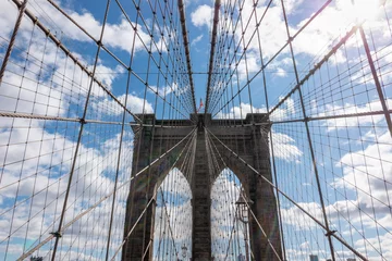 Foto auf Acrylglas Symmetrical shot of the Brooklyn Bridge with beautiful clouds and blue sky © WORLDLIFEPHOTO