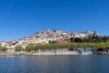 Fototapeta na wymiar Vista de la Ciudad portuguesa de Coimbra desde el río Mondego. Beira Litoral, Portugal.
