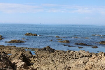 Le littoral rocheux le long de l'océan, village du Croisic, département de la Loire Atlantique, France