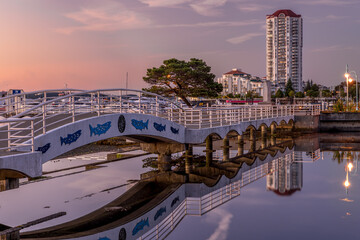 Naklejka premium Foot bridge into ocean view and sunset in Nanaimo.
