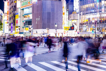 Obraz premium 夜の渋谷スクランブル交差点