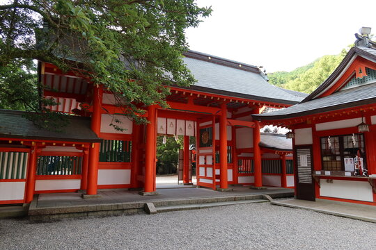  Japanese shrines and temples : a scene of  the entrance gate to the precincts of Kumanohayatama- taisha Shrine in Shingu City in Wakayama Prefecture 日本の神社仏閣：和歌山県新宮市にある熊野速玉大社（神社）境内への入り口門の風景