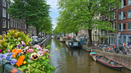 Fototapeta na wymiar Canales de Ámsterdam