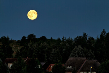 Vollmond über Mönchgut © Frank Waßerführer
