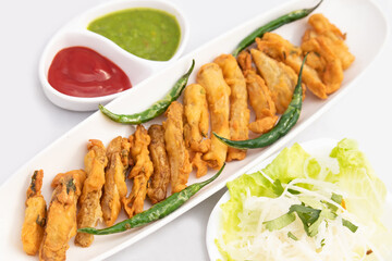 Indian Street Food Sliced Crispy Fried Potato Wedges Also Called Aloo Bhajji, Alu Bajji, Aaloo Pakoda or Pakora Made Of Bengal Gram Flour Besan Coating Are Famous Tea Time Evening Time Appetizer
