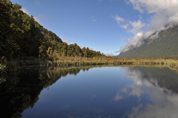 Fototapeta na wymiar Mirror Lake Fiordland national park Neuseeland