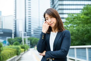 悩めるビジネスウーマン