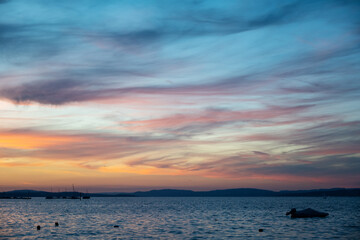 Abendrot mit Wolken über dem Bodensee