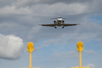avion vol aerien aviation aeroport survol ciel jet privé affaires business