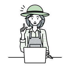 デスクで座ってPCを開いて何かひらめいた農家の女性