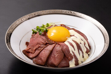 牛タンローストビーフ丼