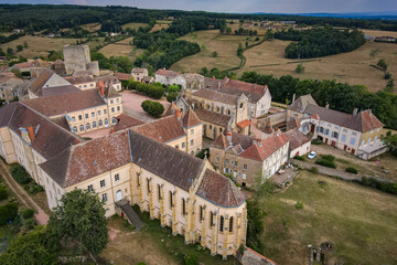 Obraz premium Aerial view of the beautiful french village of Semur-en-Brionnais during summer