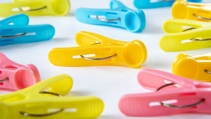 カラフルな洗濯ばさみ