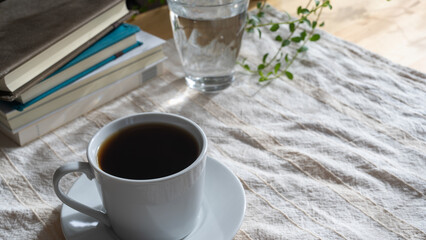 コーヒーと本・陽のあたる部屋