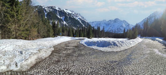 Landscapes on the road to lake Morskie Oko (Eye of the Sea Lake) at winter in Zakopane, Poland. © Svitlana