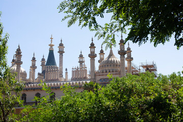 Fototapeta premium Brighton pavilion gardens blue skies