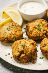 Crab cakes with lemon and tartar sauce