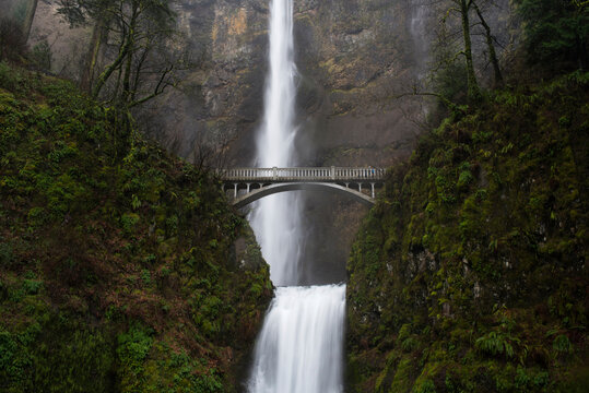 Scenic view of Benson Bridge against Multnomah Falls