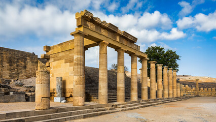 Obraz premium Ruins of Acropolis of Lindos view, Rhodes, Dodecanese Islands, Greek Islands, Greece. Acropolis of Lindos, ancient architecture of Rhodes, Greece.